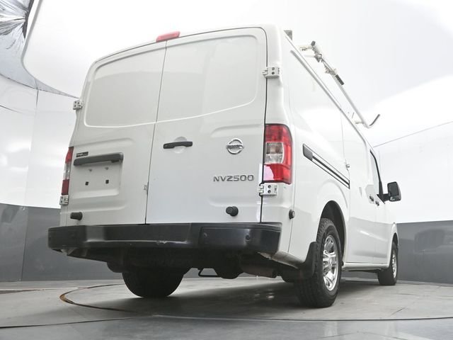 Used 2021 White Nissan SV image 38
