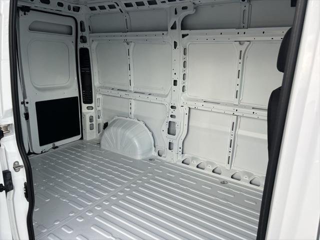 New 2026 Bright White Clearcoat RAM Tradesman image 17