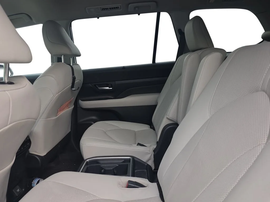 Used 2024 Wind Chill Pearl Toyota Limited image 22