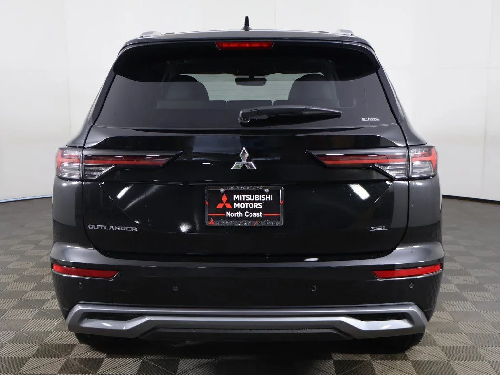 2025 Mitsubishi Outlander SEL - Photo 15