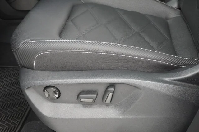 2025 Volkswagen Atlas Cross Sport SE w/Tech - Photo 18
