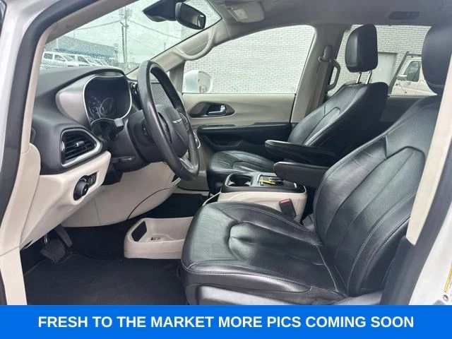 Used 2022 Bright White Clearcoat Chrysler Touring L image 19