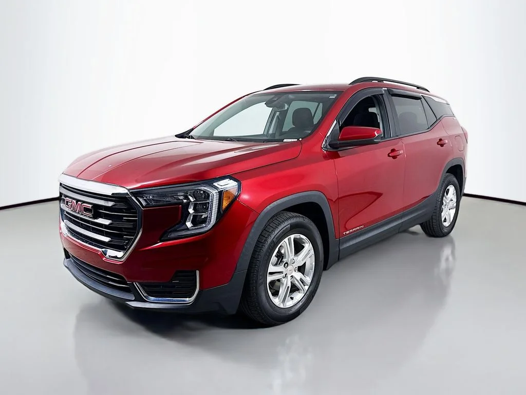 Used 2022 Cayenne Red Tintcoat GMC SLE image 8