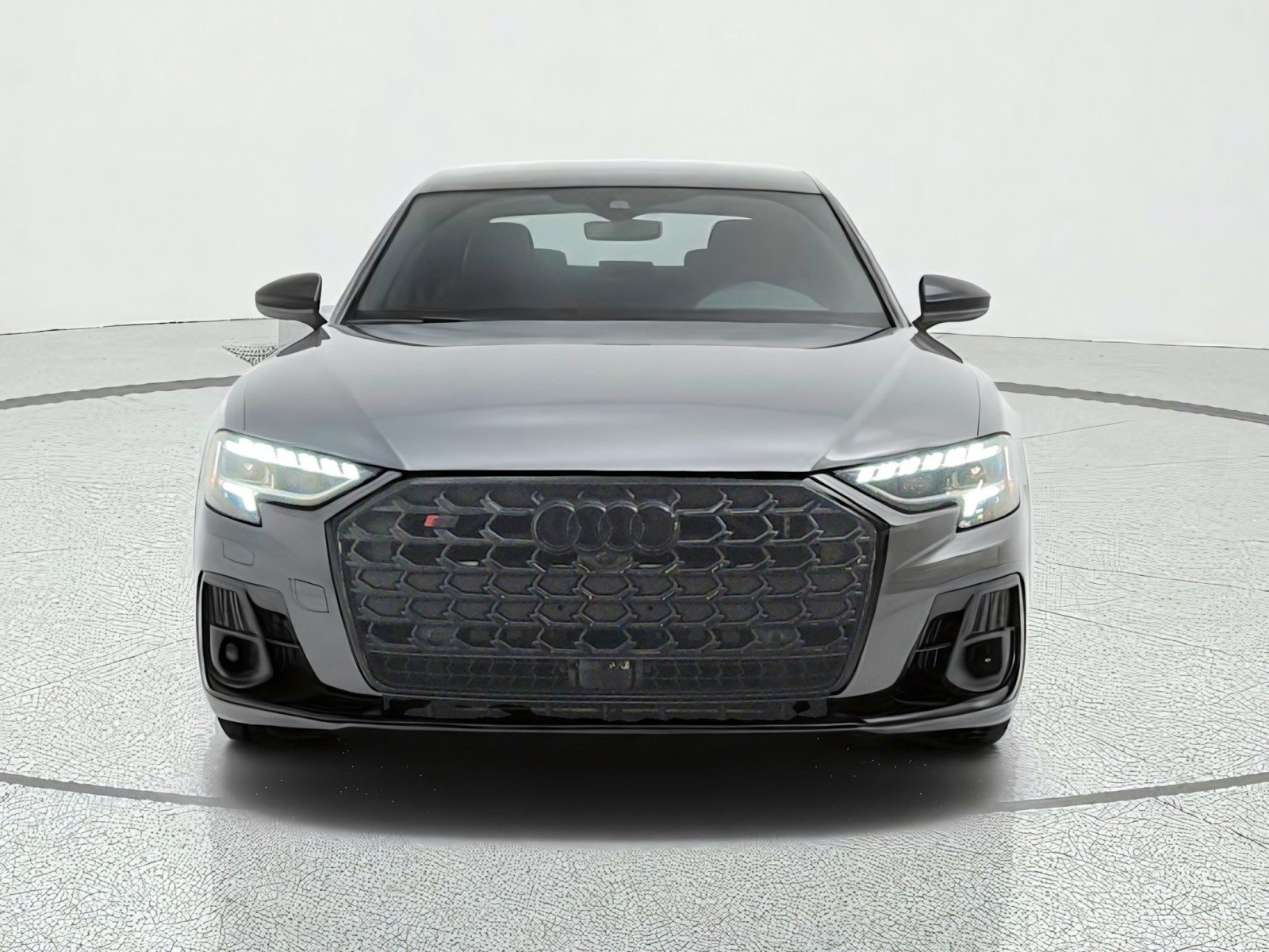 Used 2024 Daytona Gray Pearl Effect Audi 4.0 TFSI image 2