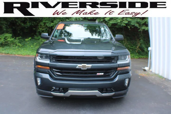 Used 2018 GRAPHITE METALLIC Chevrolet LT image 16