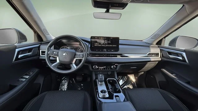 Used 2025  Mitsubishi ES image 16