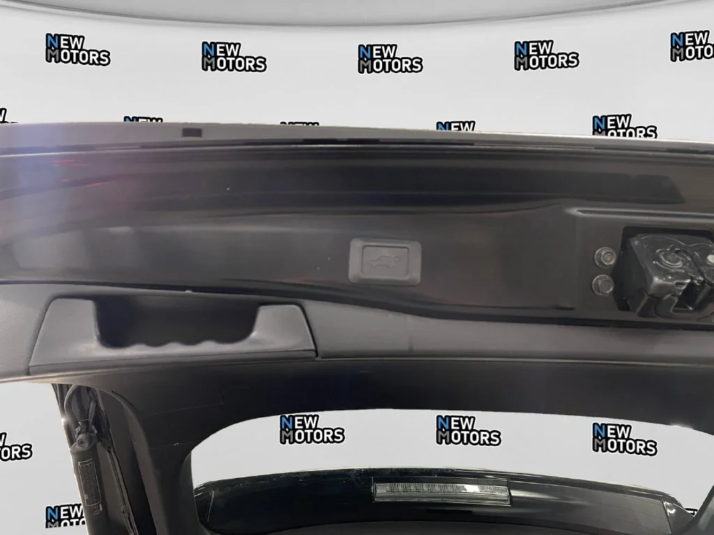 Used 2025 Midnight Black Metallic Toyota XLE image 17