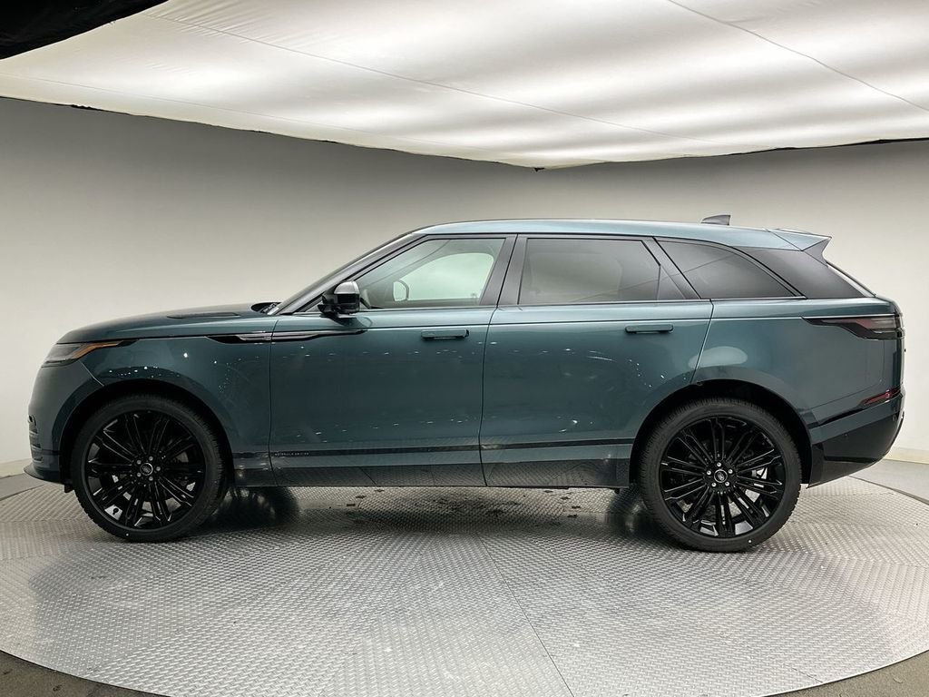 New 2026 Giola Green Metallic Land Rover Belgravia Edition image 2