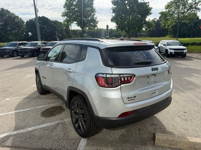 New 2026 Silver Zynith Metallic Clear-Coat Exterior Paint Jeep Latitude image 4