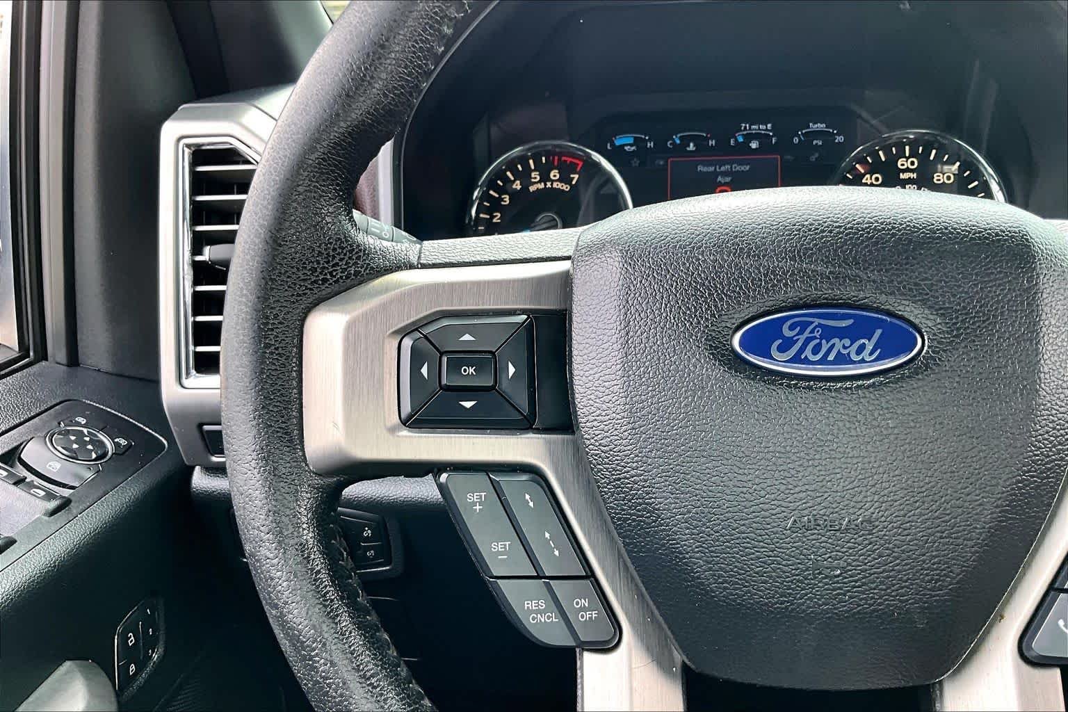 Used 2015 White Platinum Metallic Tri-Coat Ford Platinum image 24