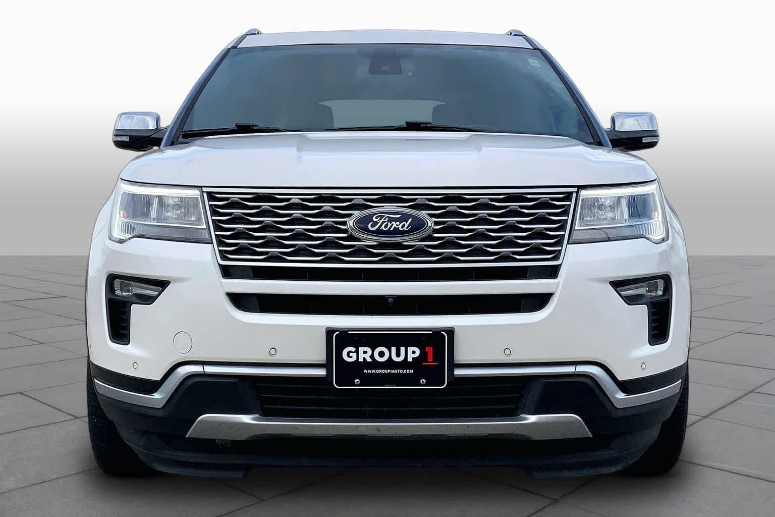 Used 2019 White Platinum Metallic Tri-Coat Ford Platinum image 4
