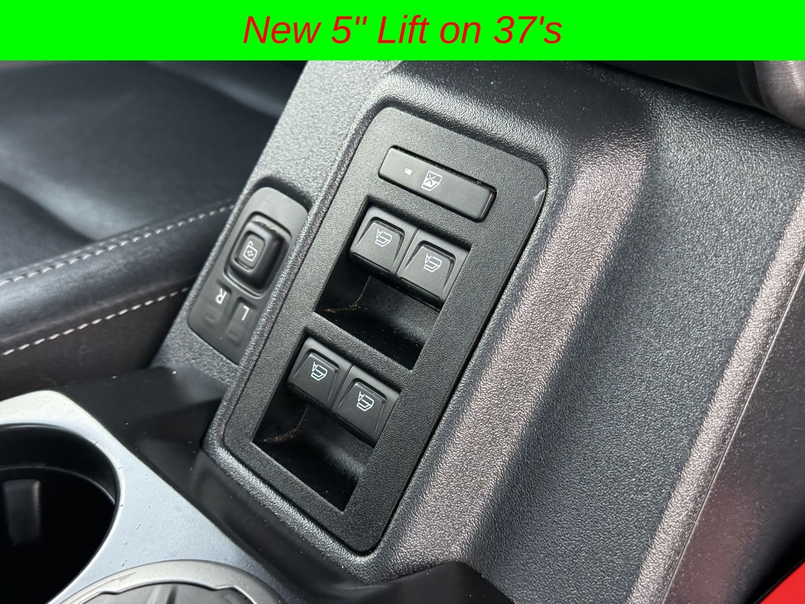 Used 2025 Azure Gray Metallic Ford Badlands image 18