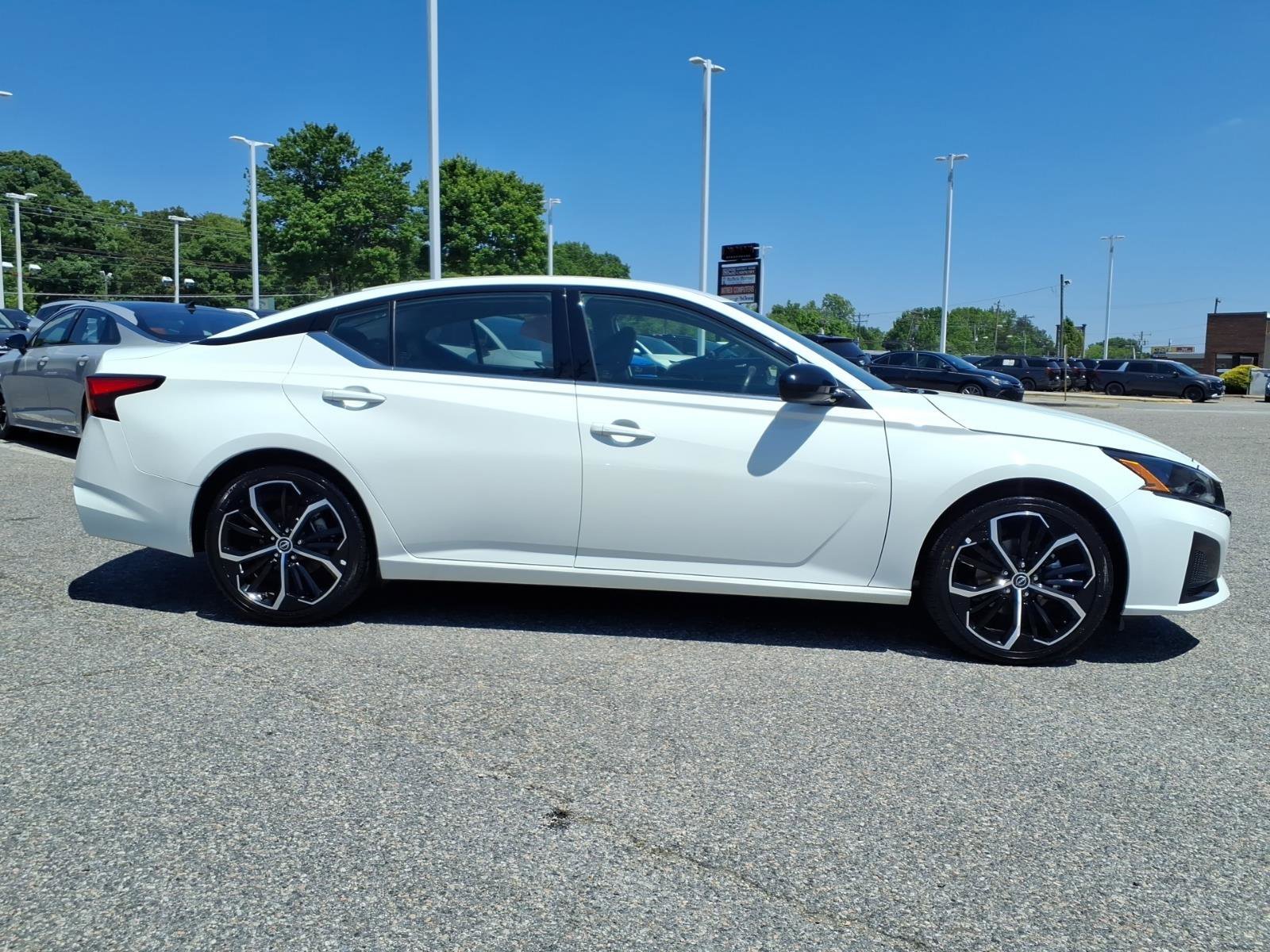 Used 2024 Glacier White Nissan 2.5 SR image 24