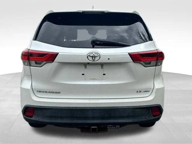 Used 2018 White Toyota LE Plus image 4