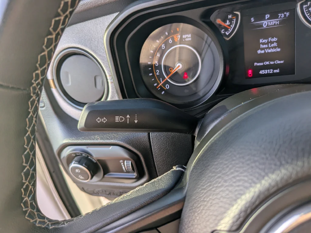 Used 2025 White Jeep Sport S image 27