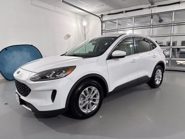 Used 2020 White Ford SE image 3