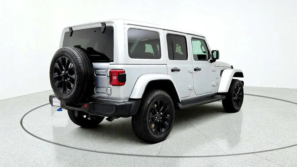 Used 2024 Silver Zynith Clearcoat Jeep Sahara 4x4 image 5