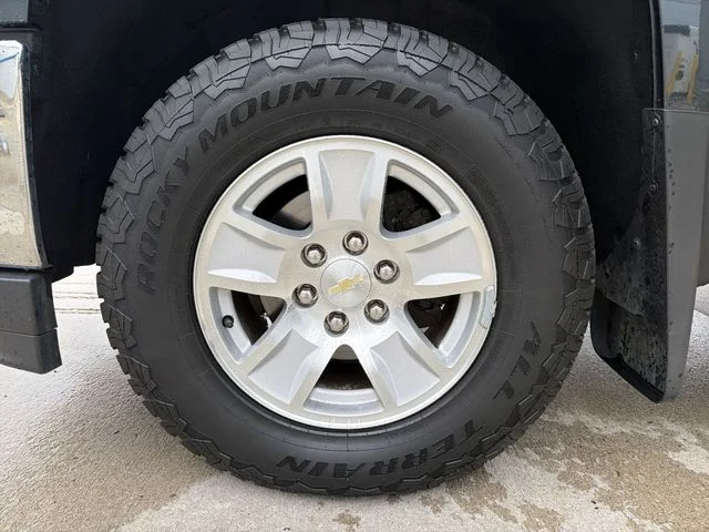 Used 2018 Gray Chevrolet LT image 12