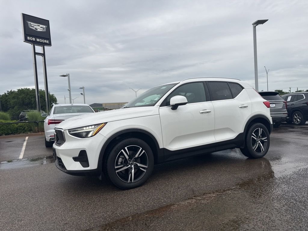 2025 Volvo XC40 B5 Core Bright AWD's photo