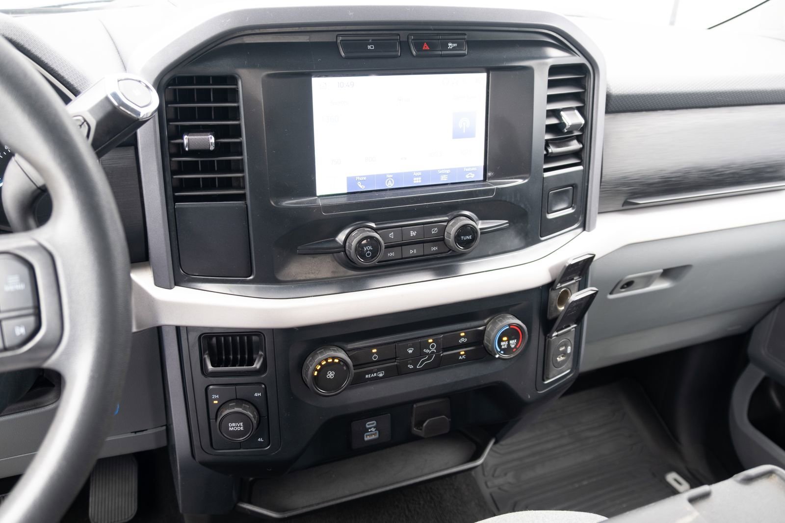 Used 2023  Ford XLT image 3