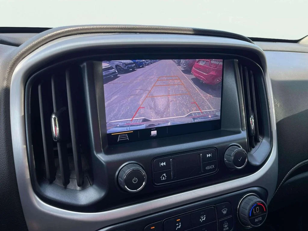 Used 2022 Summit White GMC Elevation image 11