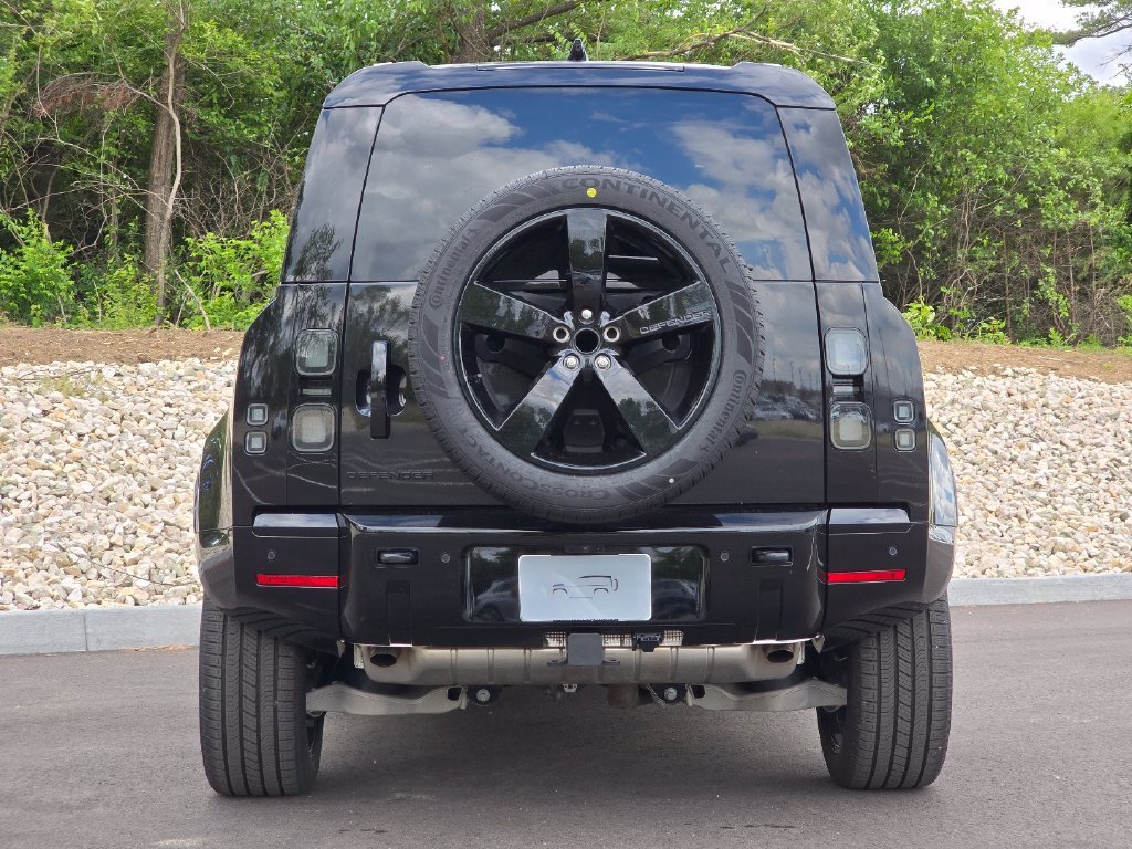 New 2026 Santorini Black Land Rover X-Dynamic se image 5
