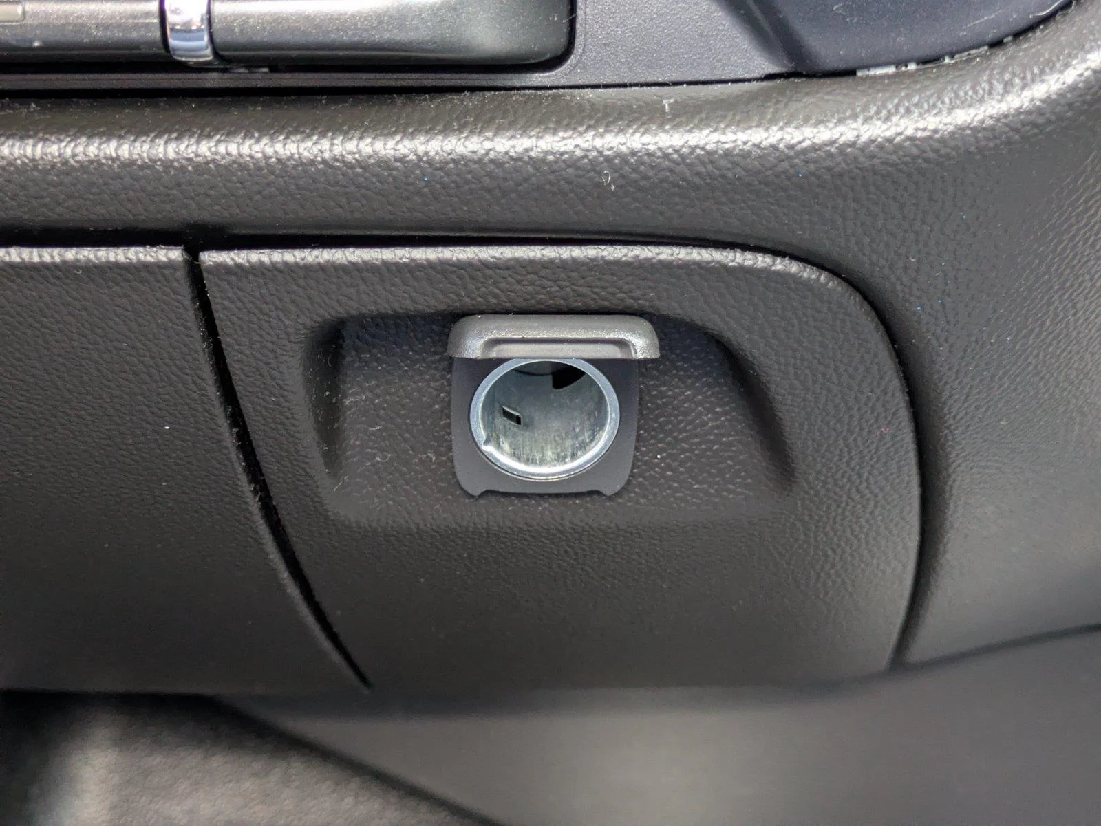 Used 2014 White GMC Base image 21