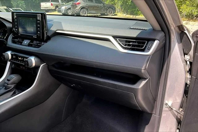 Certified Used 2022 SILVER SKY METALLIC Toyota  image 18