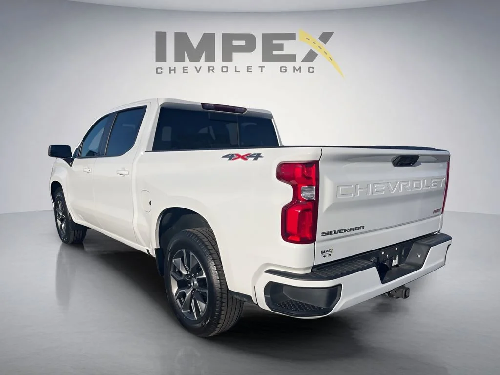 Used 2024 Summit White Chevrolet RST image 3
