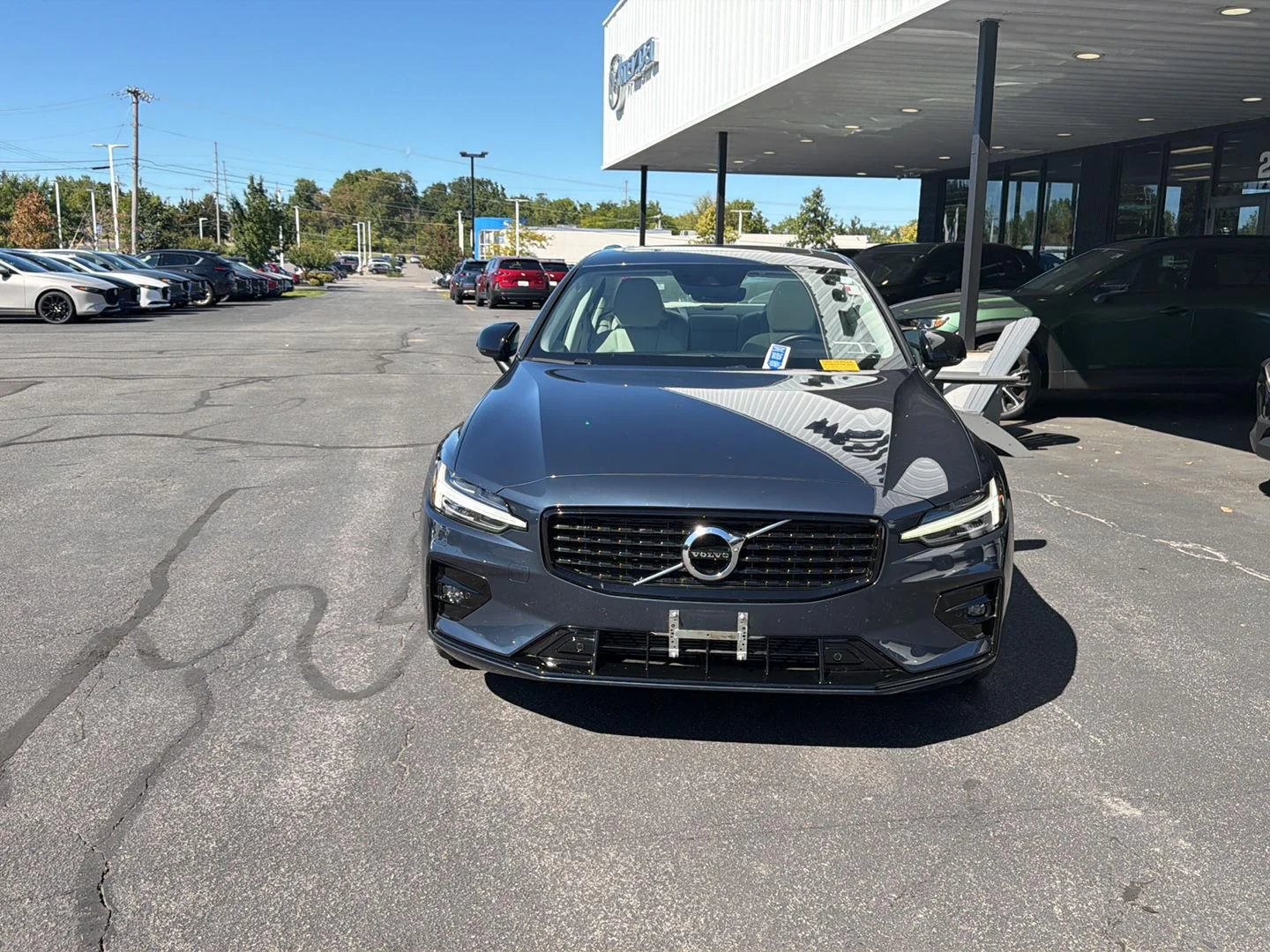 Used 2022 Denim Blue Metallic Volvo Momentum image 2