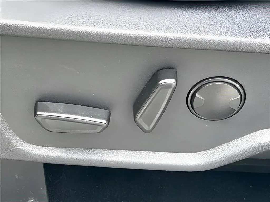 Used 2023 Cactus Gray Ford Wildtrak image 17