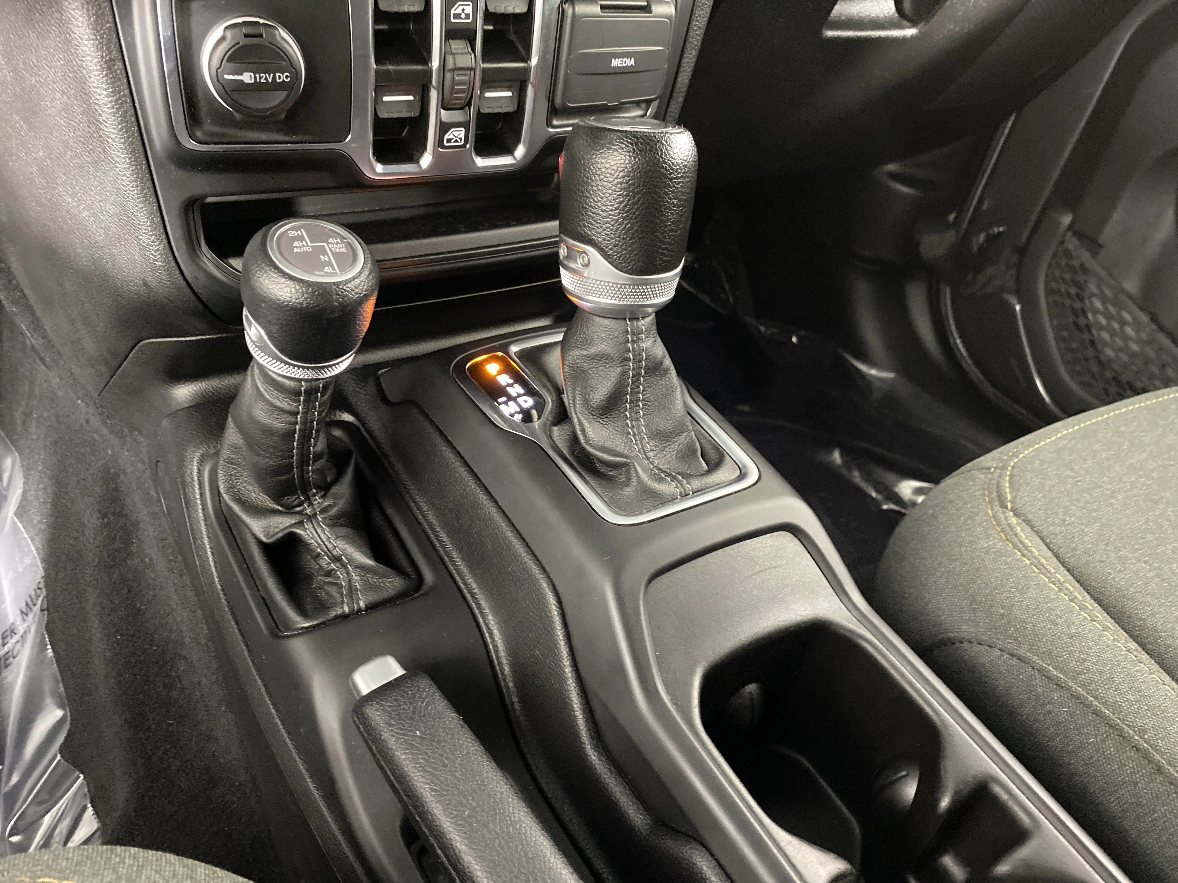 Used 2024 Granite Crystal Metallic Clearcoat Jeep Sport S image 30