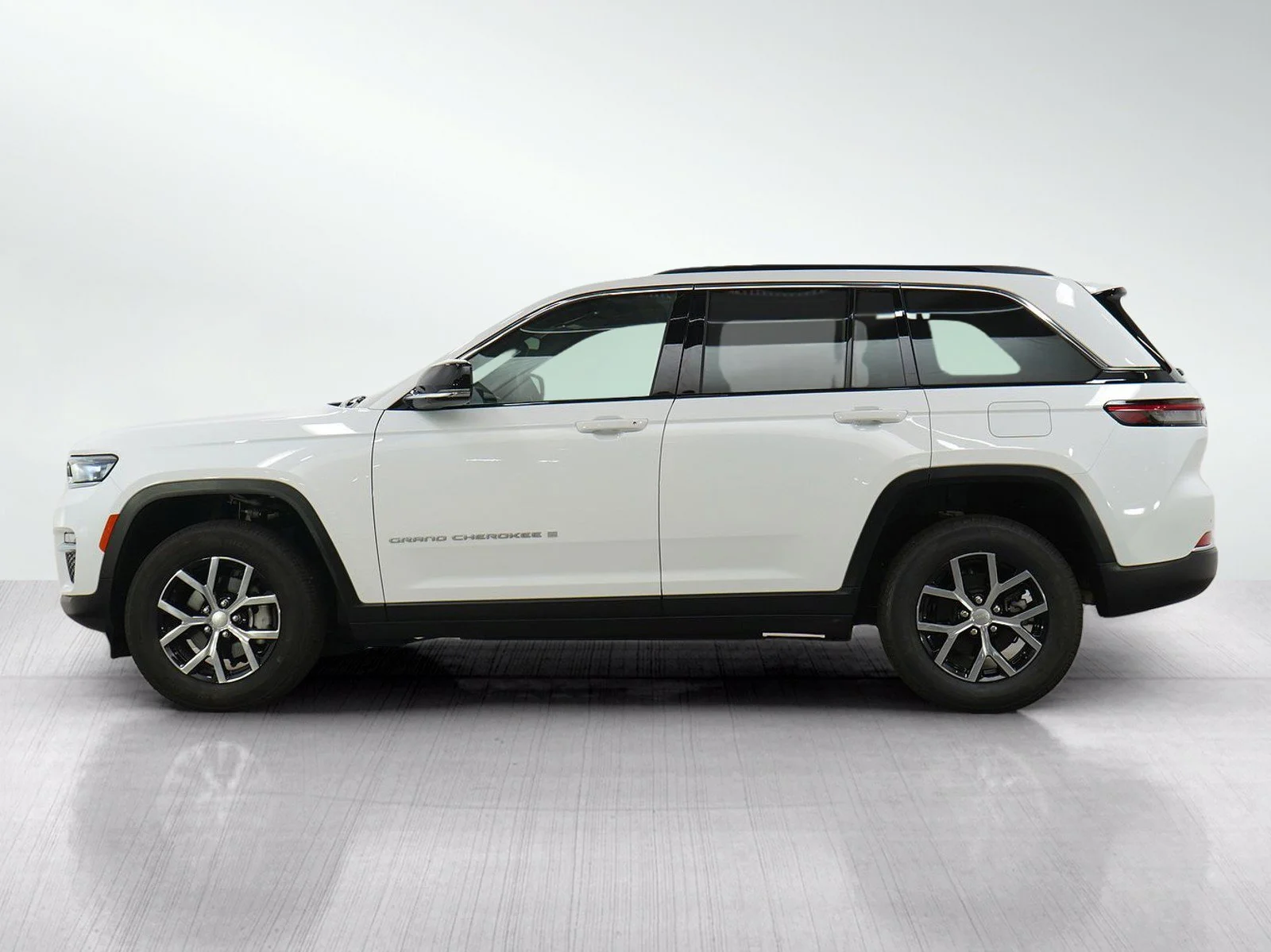 Used 2024 Jeep Grand Cherokee Limited with VIN 1C4RJHBG8RC209432 for sale in Hopkins, Minnesota