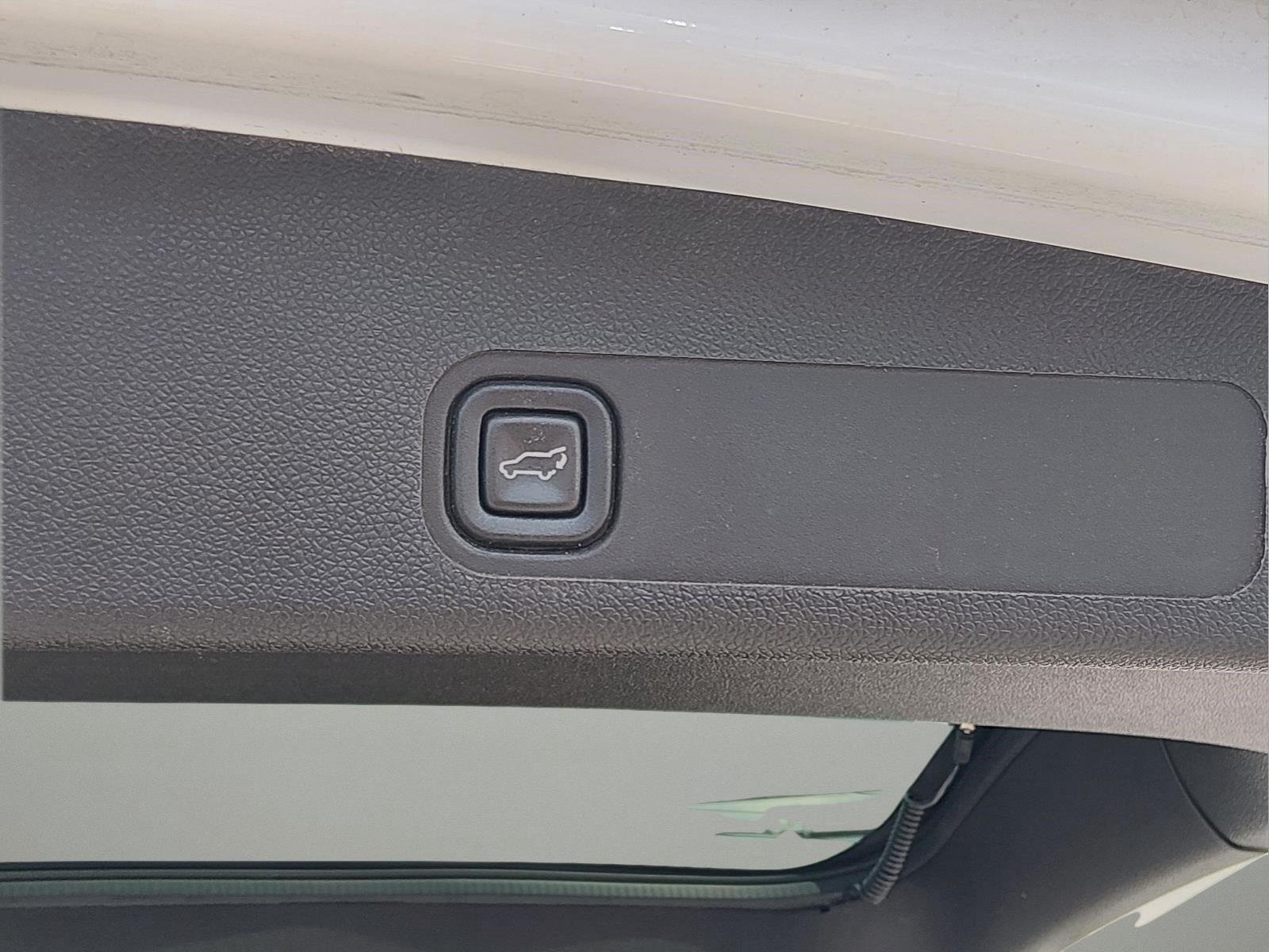Used 2013 Summit White Chevrolet LTZ image 23