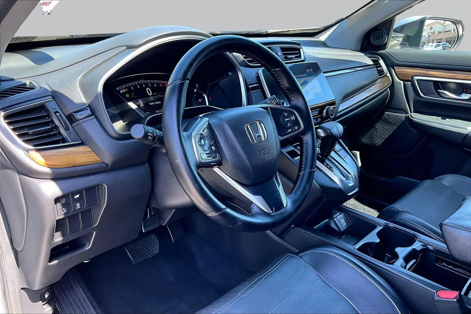 Used 2018 Lunar Silver Metallic Honda Touring image 16