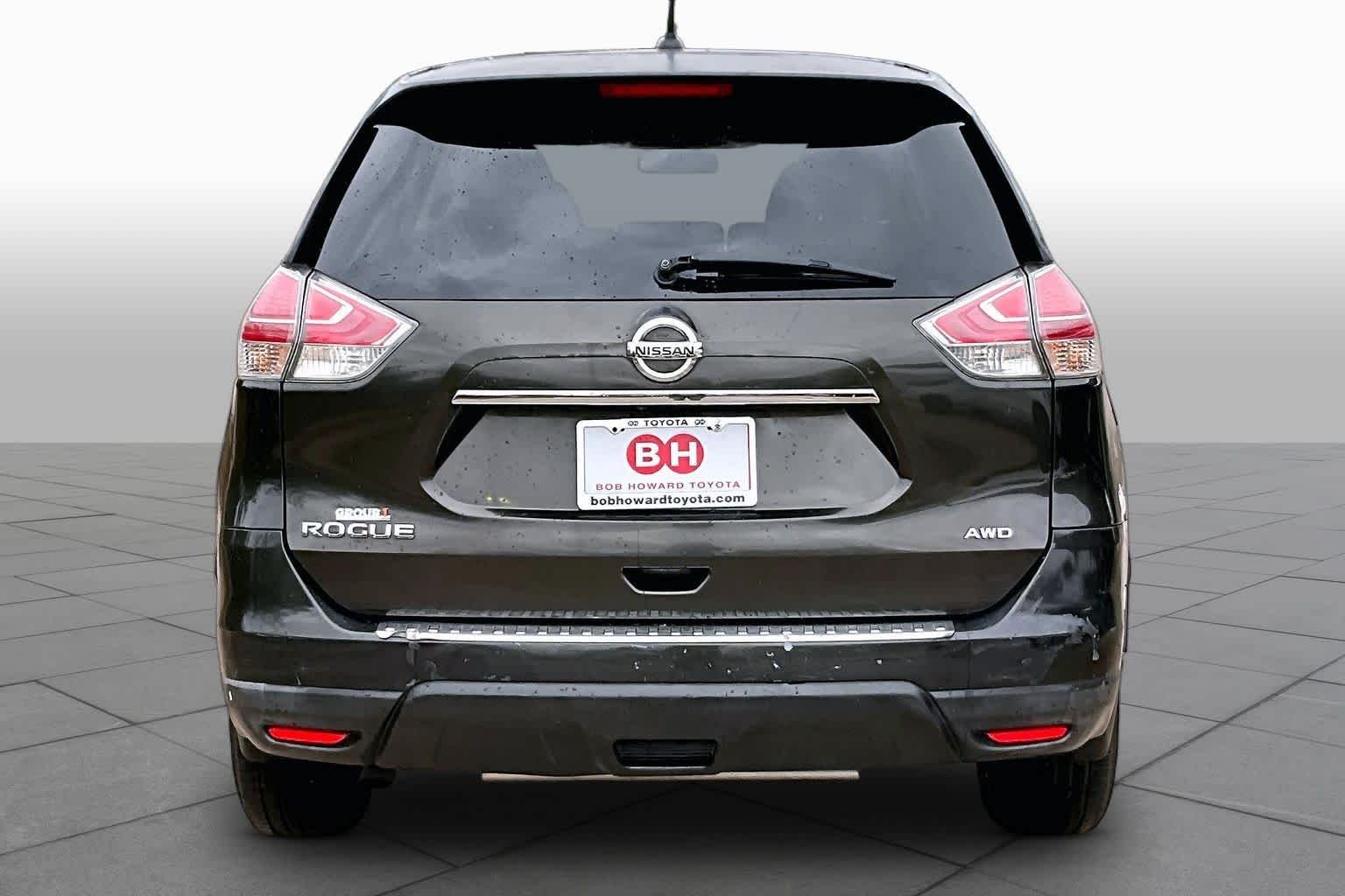 Used 2015 Midnight Jade Nissan S image 4