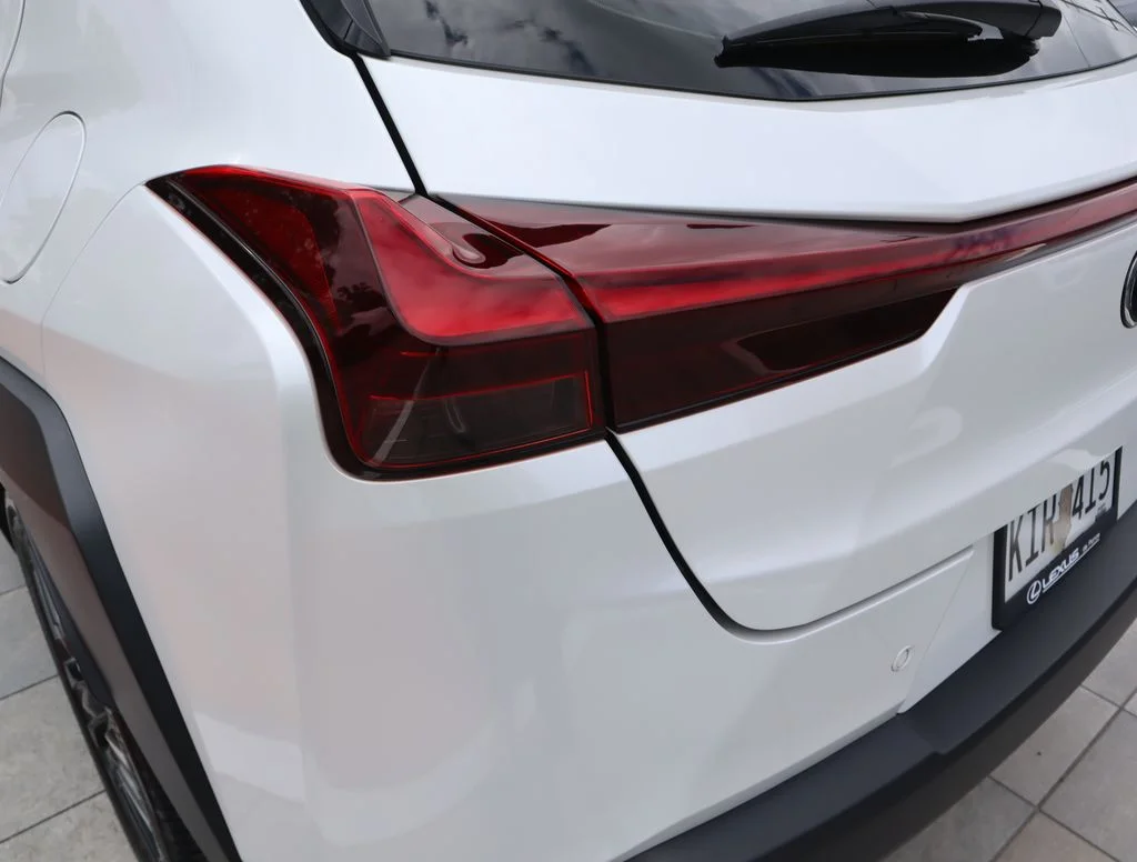 Used 2025 White Lexus 300h image 18