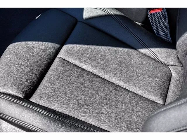 Used 2019 Glacier Silver BMW i xDrive All-wheel Drive image 10