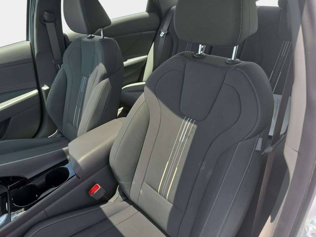 Used 2025 White Hyundai SEL Convenience image 25