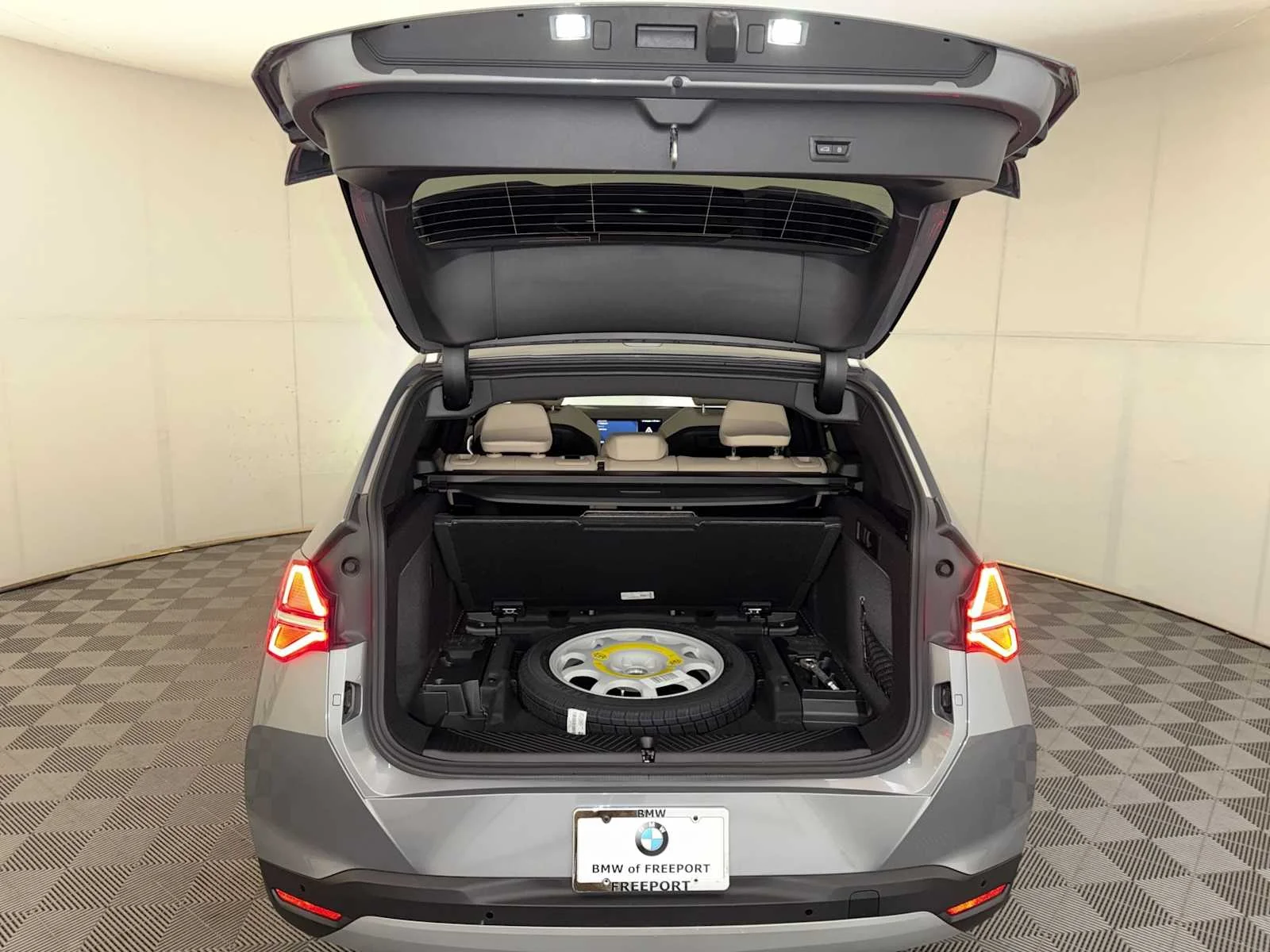 Used 2026 Skyscraper Grey Metallic BMW 30 xDrive image 23