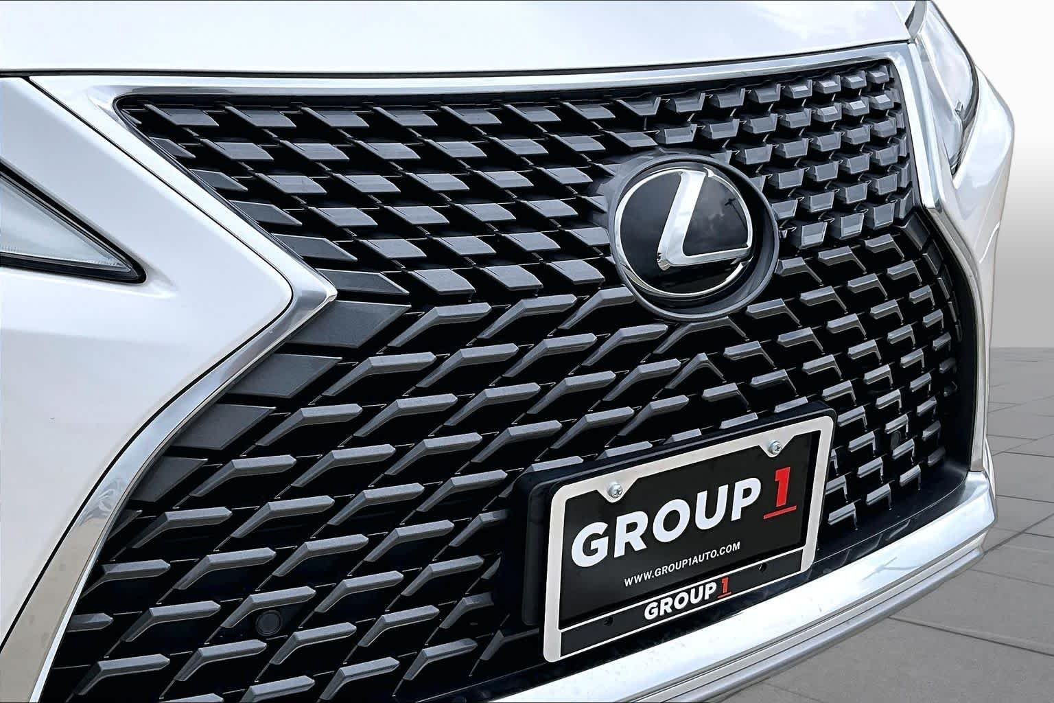 Used 2021 Eminent White Pearl Lexus  image 29