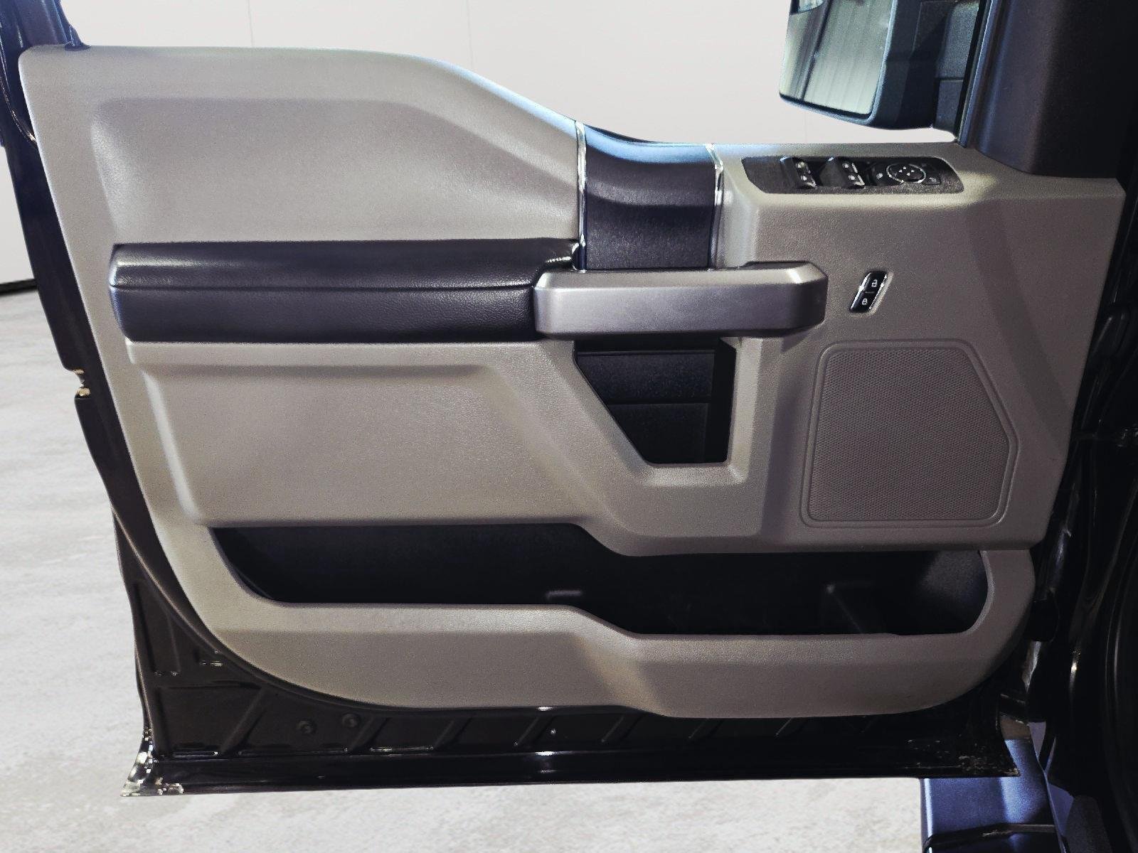 Used 2019 Agate Black Ford XLT image 28