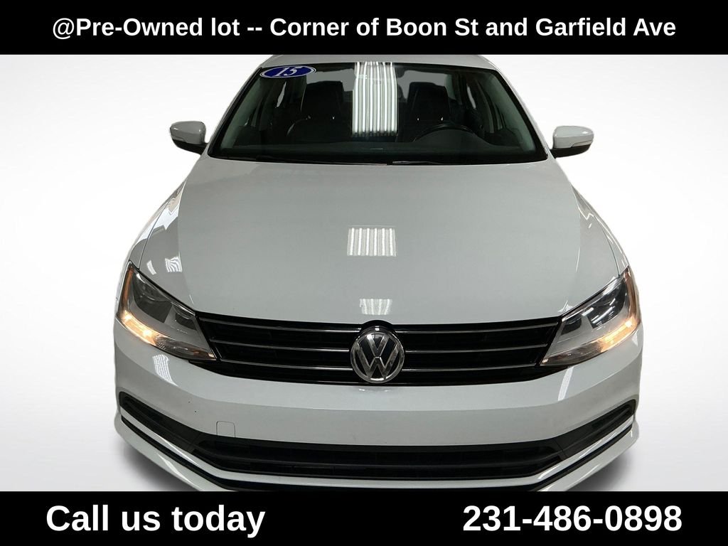 Used 2015 White Volkswagen 2.0L TDI SE image 8