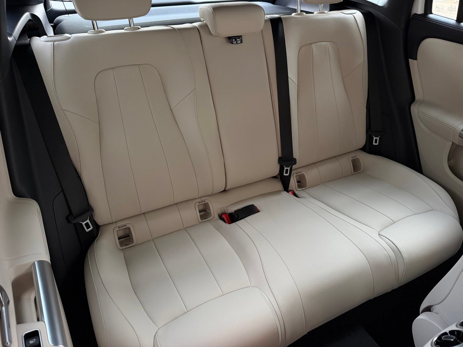 New 2026 Polar White Mercedes-Benz GLA 250 image 39