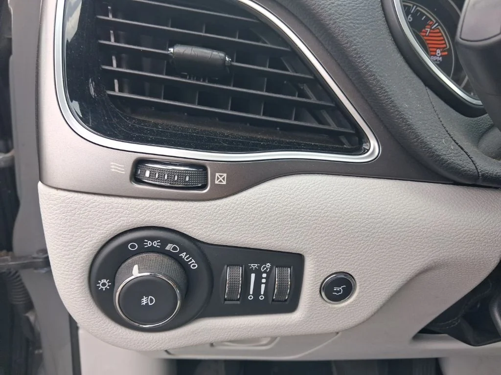 Used 2019 Gray Jeep Limited image 18