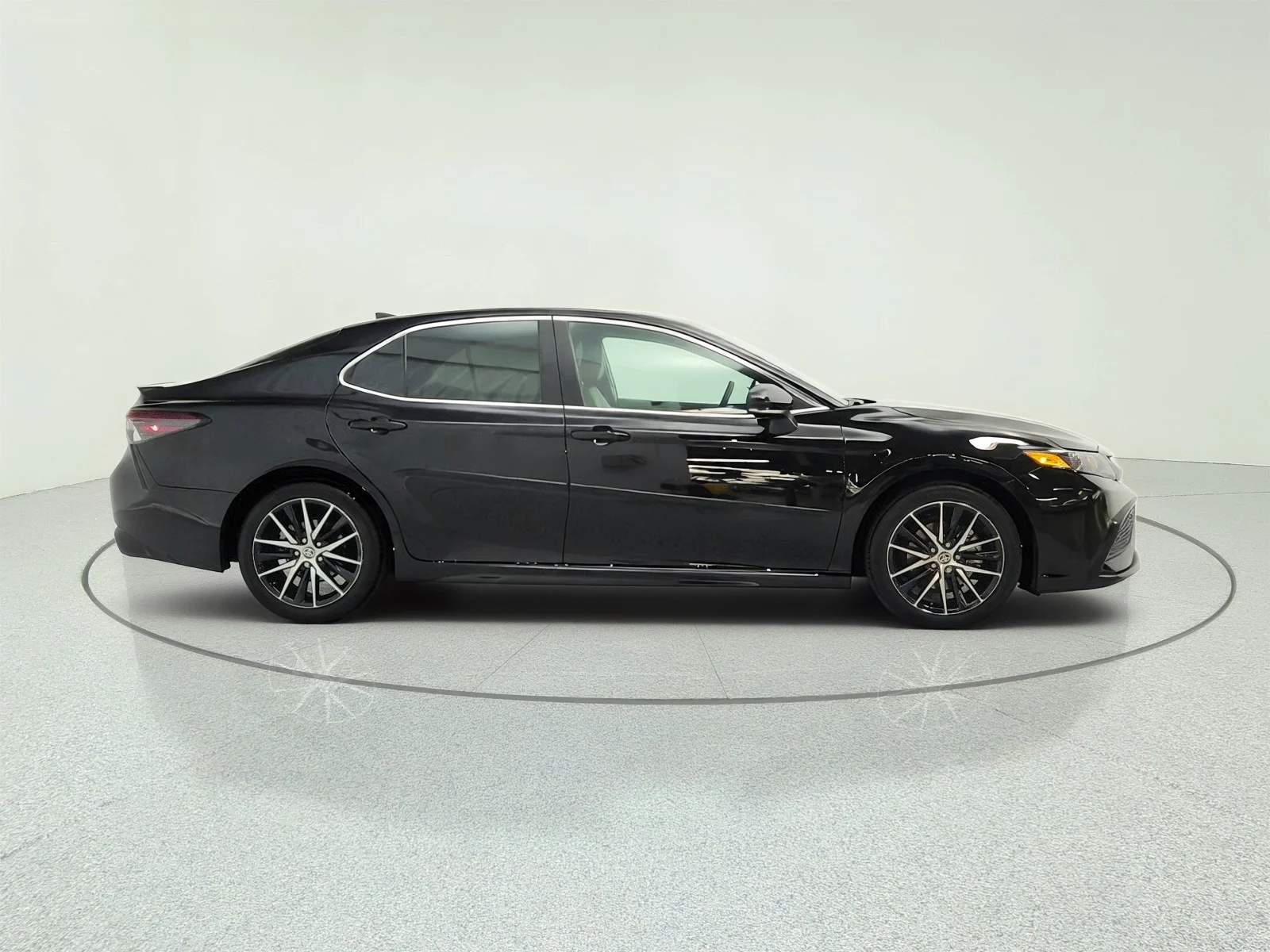 Used 2024 Midnight Black Metallic Toyota SE Auto (Natl) image 4