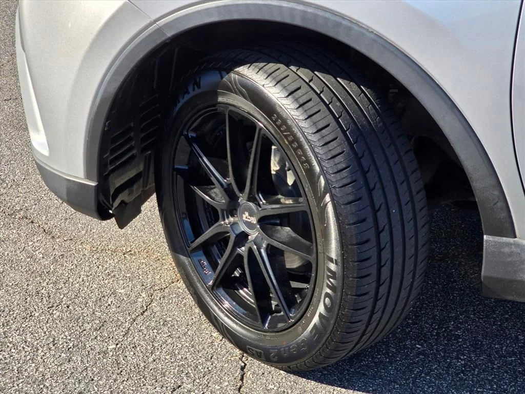 Used 2018 Silver Toyota LE image 27