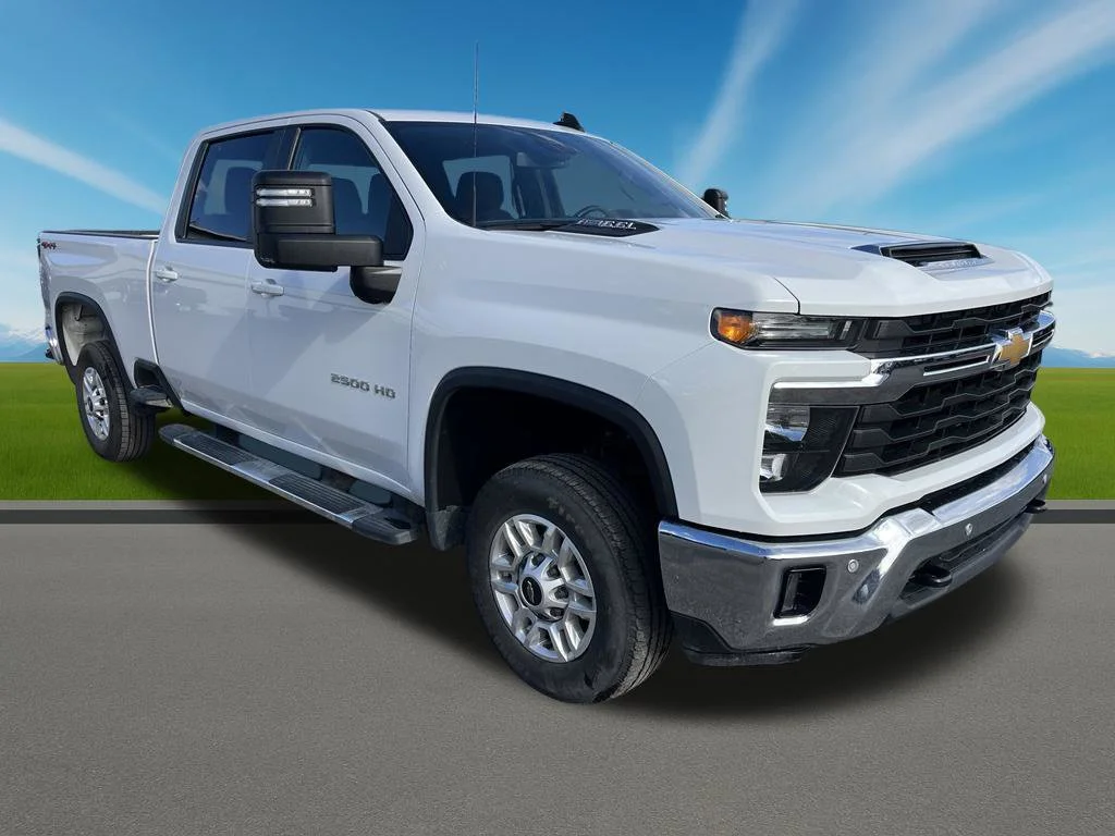 Used 2025 Summit White Chevrolet LT image 3