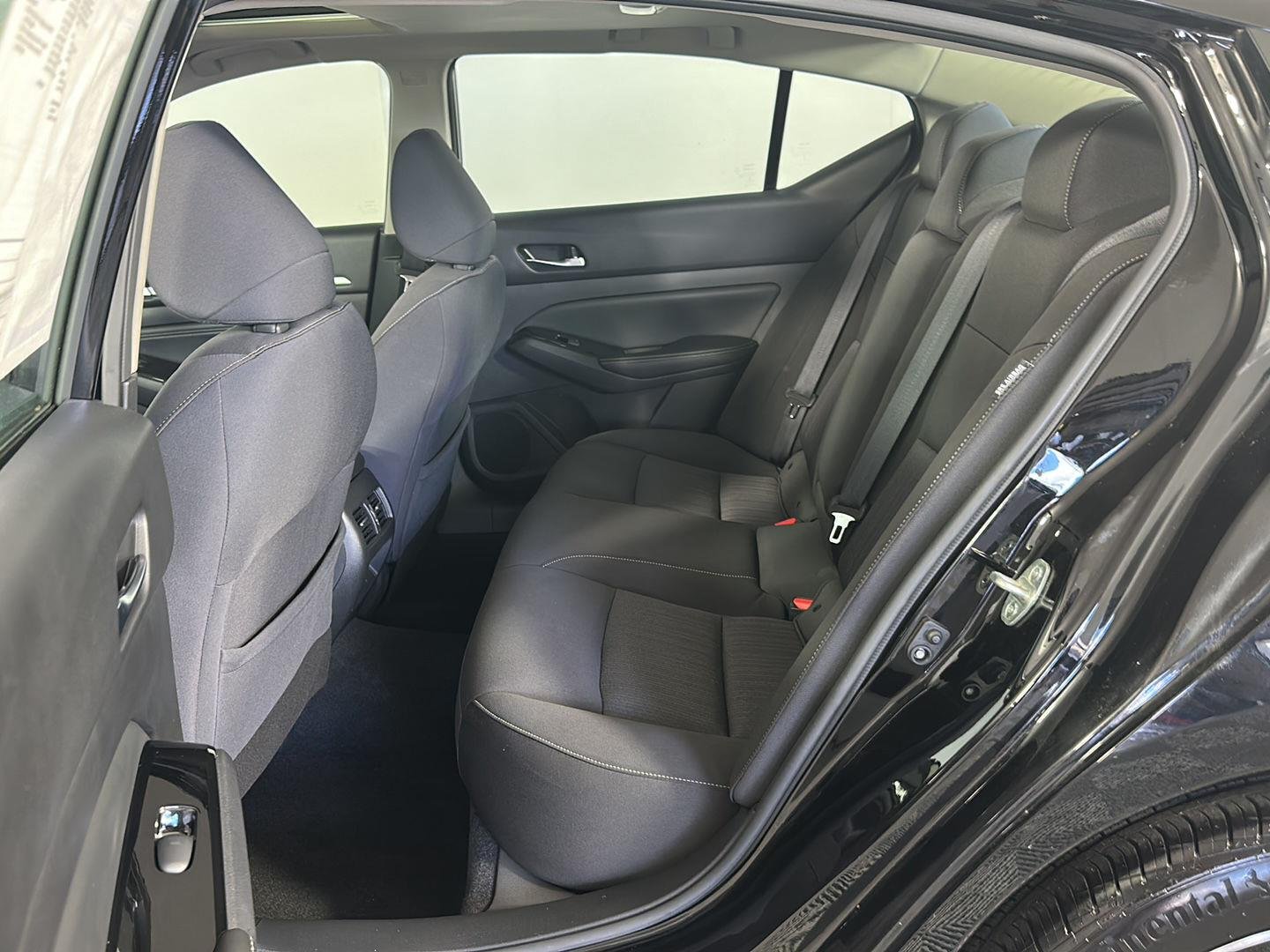 Used 2020 Super Black Nissan 2.5 SV image 20