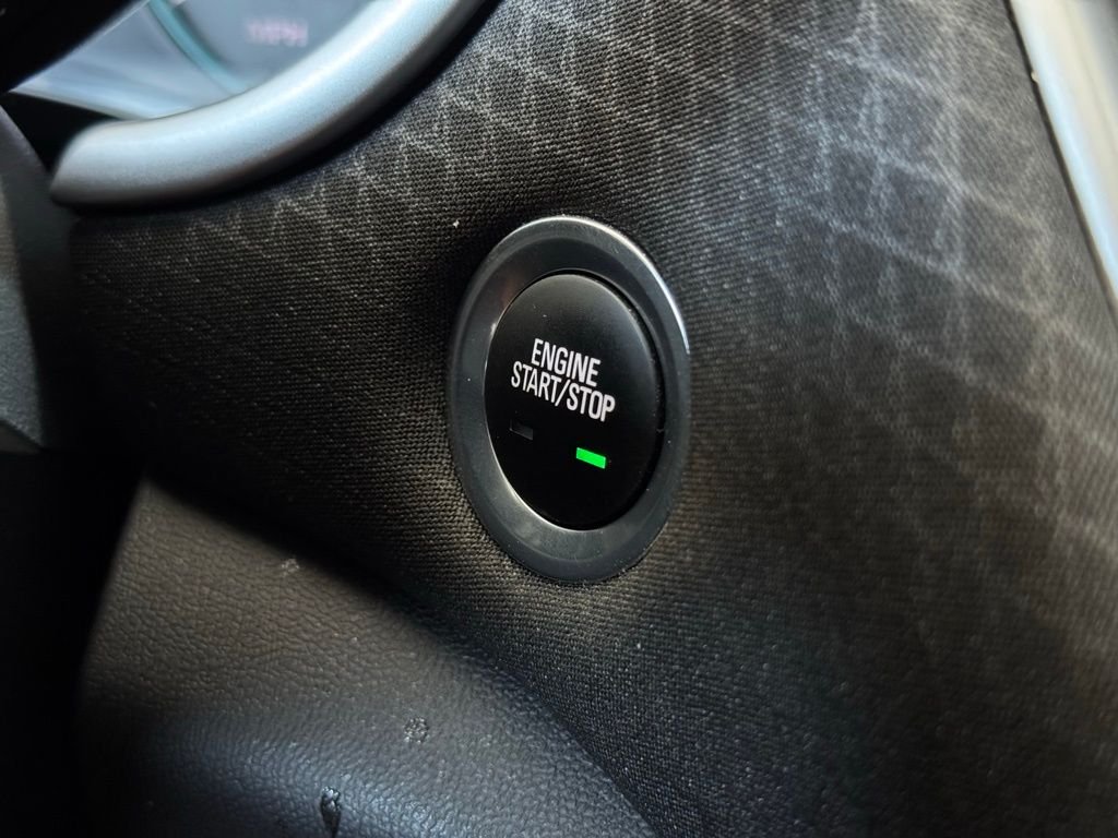 Used 2025 White Chevrolet LT image 33